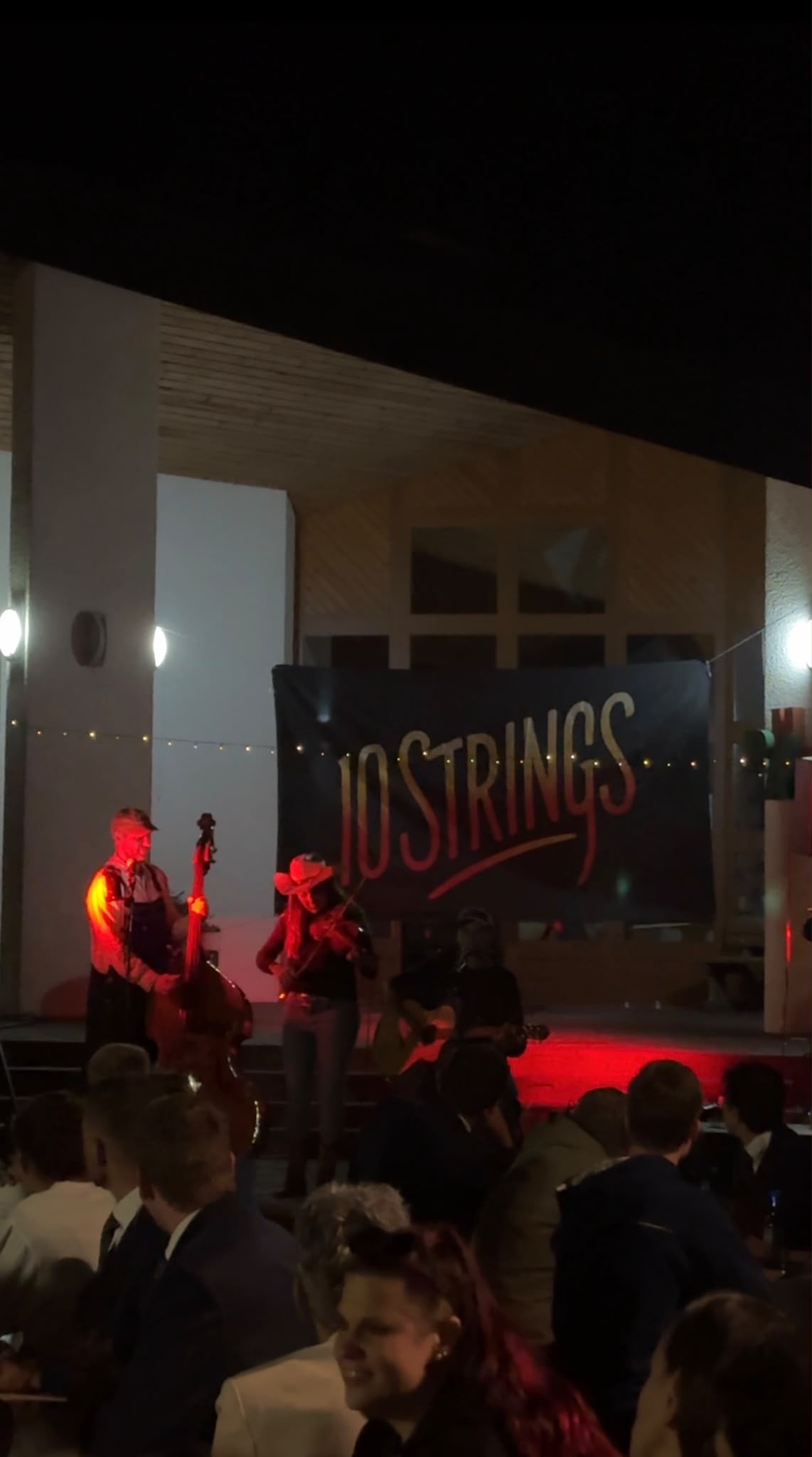 10 Strings Fest – Abendauftritt mit Geige, Gitarre und Kontrabass